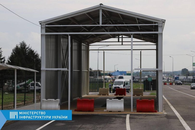 Пункт пропуску «Краківець» повністю відкрили після реконструкції 14