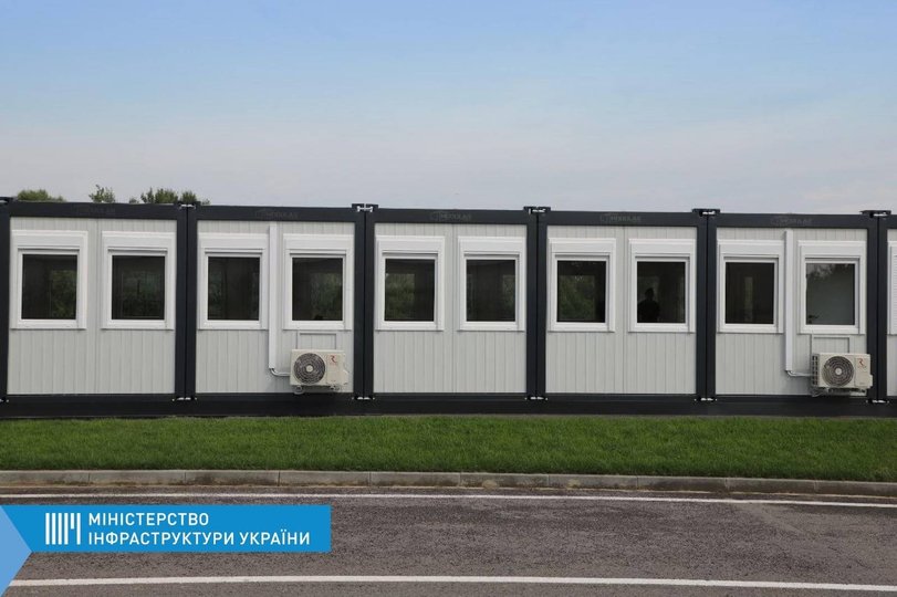 Пункт пропуску «Краківець» повністю відкрили після реконструкції 16