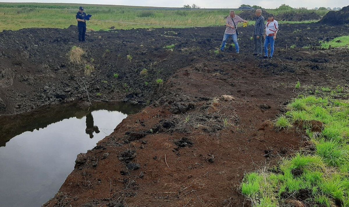 Поліція відкрила справу на мешканця Городка за самовільно викопаний ставок