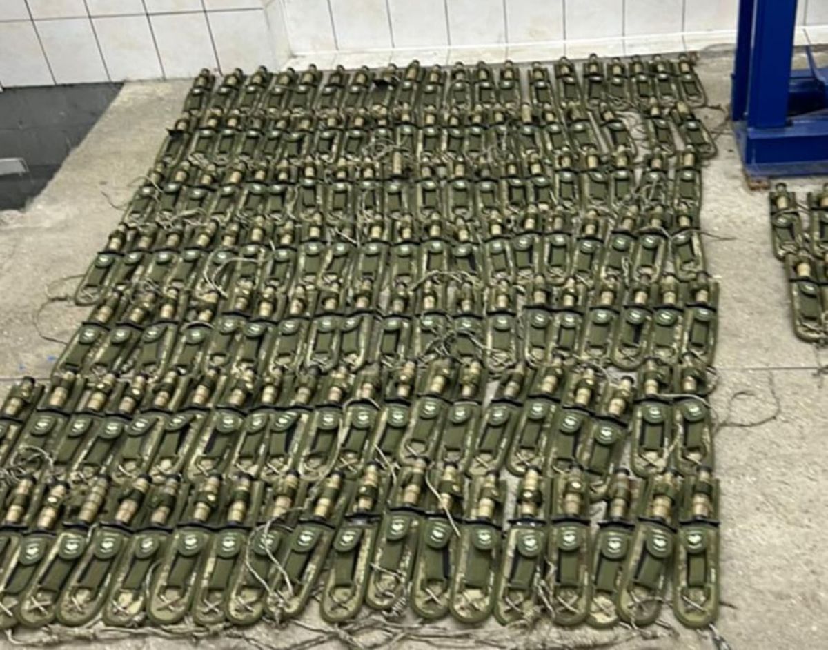 Мешканця Чернівців звинуватили у контрабанді зброї під виглядом гуманітарної допомоги