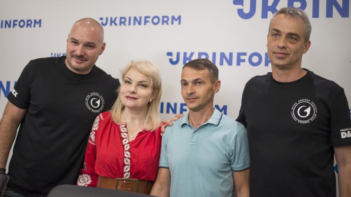 Лондонська фірма подарує українцям тисячі мобільних телефонів на сонячних батареях