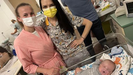 Львівські офтальмологи врятували недоношеній дитині зір