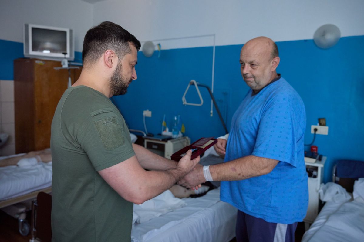 Володимир Зеленський нагородив поранених військових на Львівщині