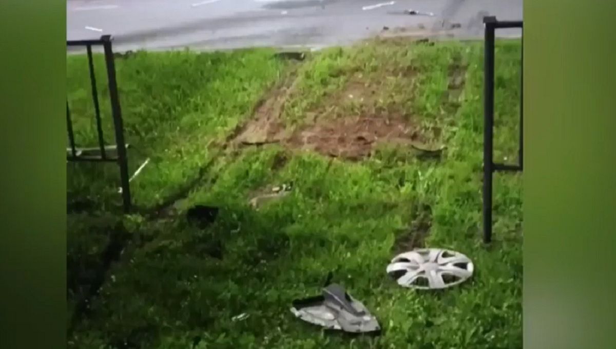 У Львові нетверезий водій зніс огорожу між смугами руху