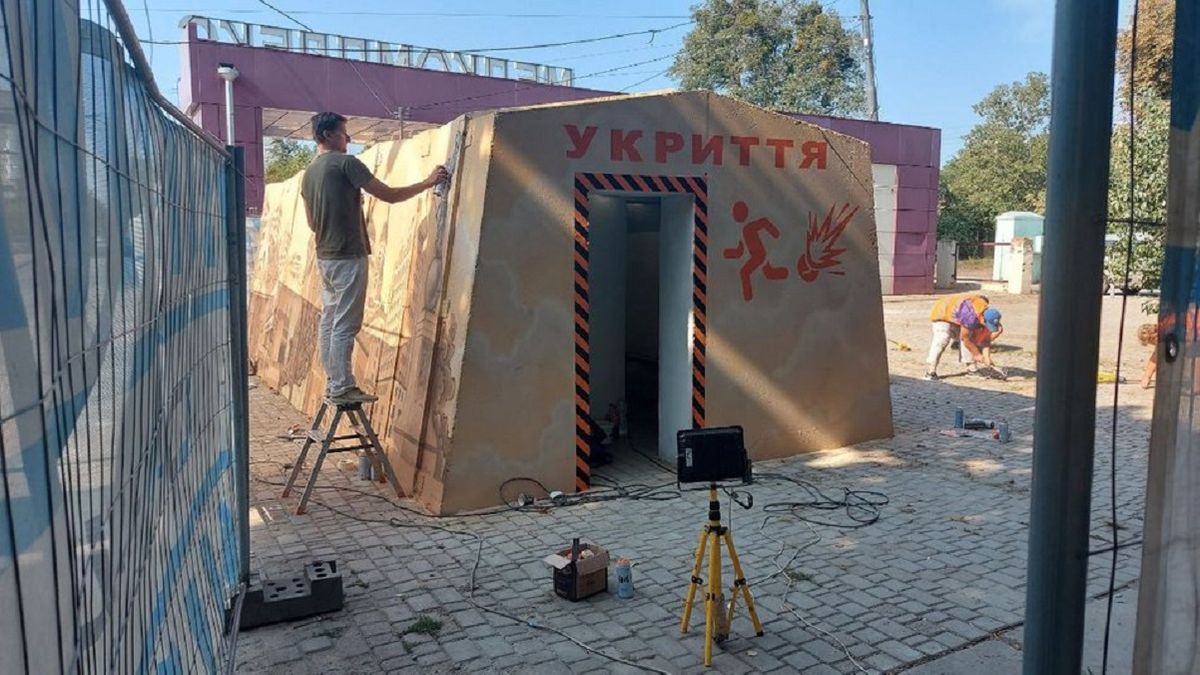 У Харкові встановили перше укриття на зупинці громадського транспорту
