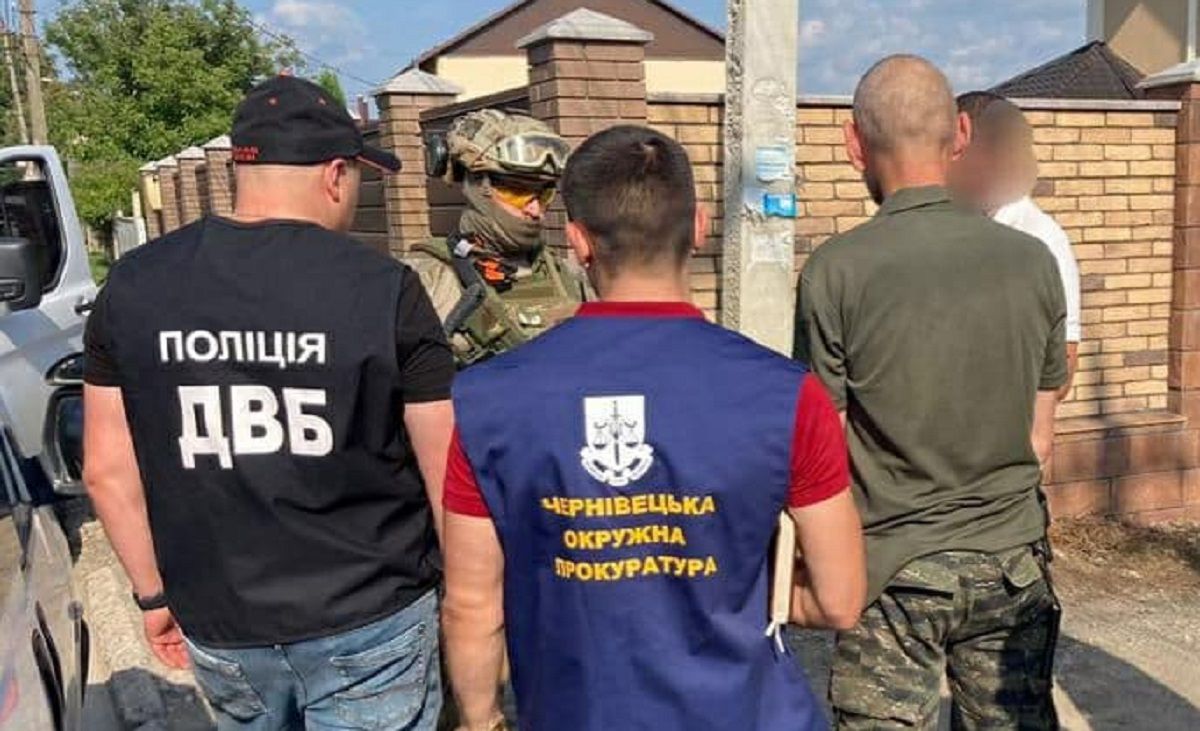 Керівника благодійної організації з Буковини звинуватили у вимаганні хабарів