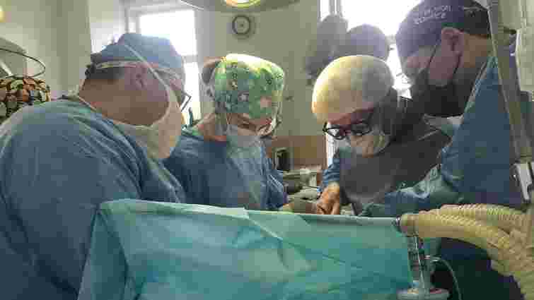Львівські  хірурги врятували чоловіка з трьома важкими судинними патологіями