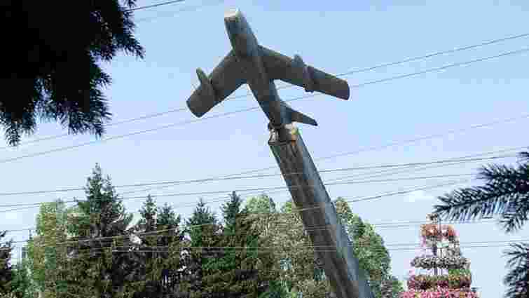 Тернопільська міськрада продасть демонтований радянський літак 