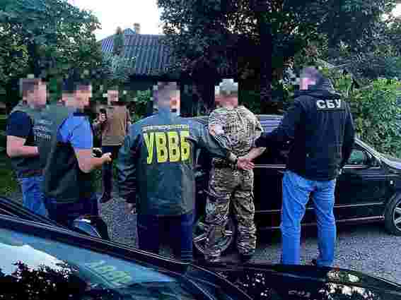 Прикордонника з Буковини затримали на 1 тис. євро хабара за пропуск контрабанди