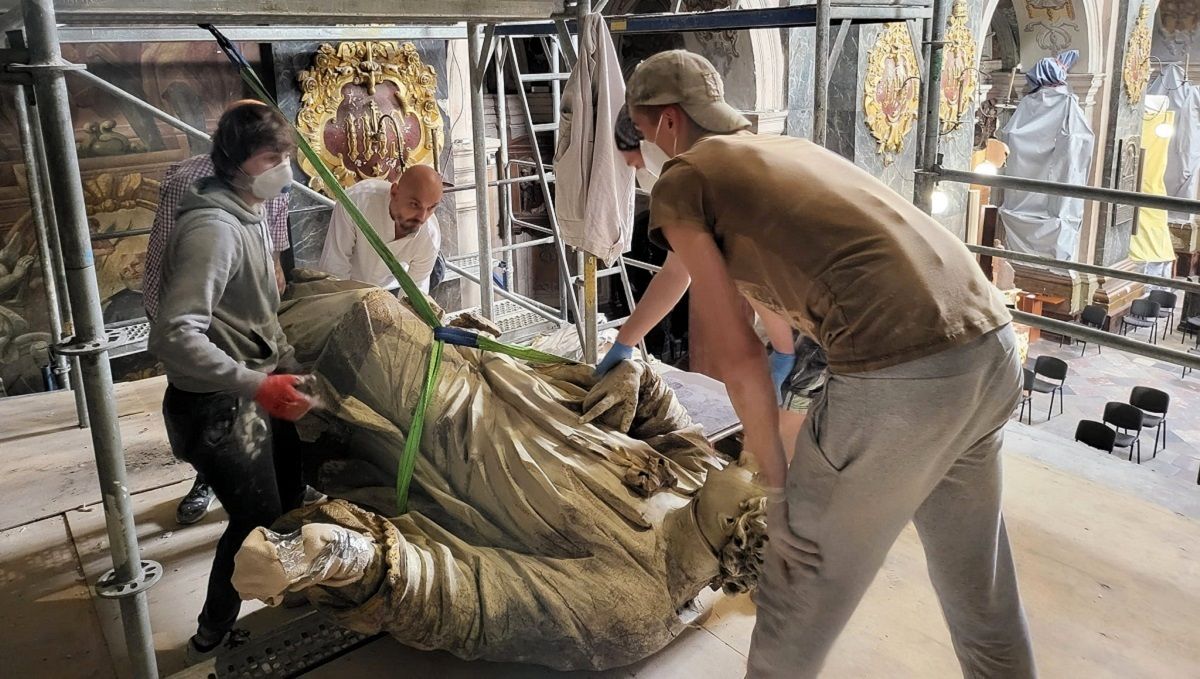 У львівському гарнізонному храмі почали реставрацію головного вівтаря
