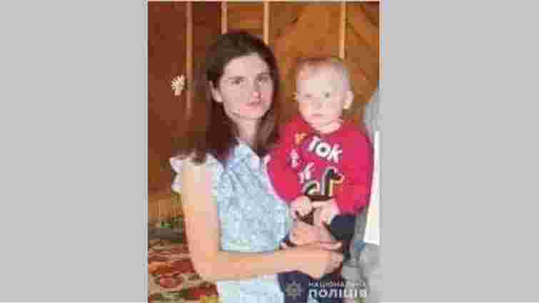 На Буковині зникла 23-річна місцева мешканка з однорічним сином