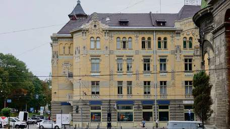 У Львові зняли риштування з колишнього страхового товариства «Дністер». Фото дня