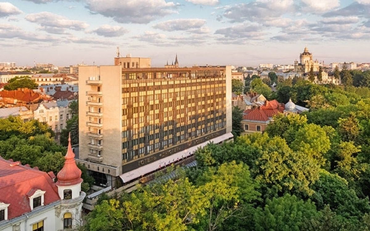 Суд наклав арешт на готель «Дністер» у Львові через російського власника