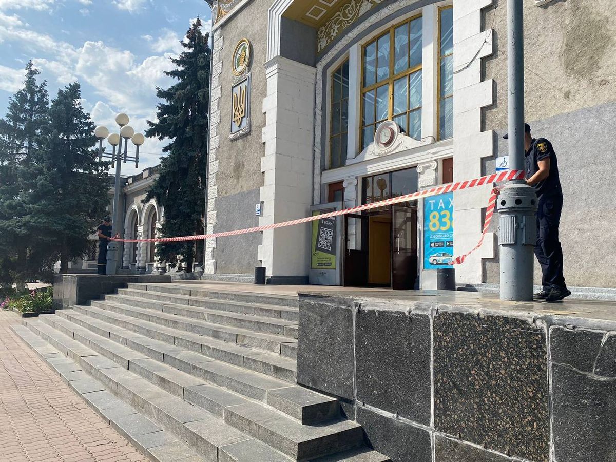 Невідомі повідомили про замінування у декількох містах України