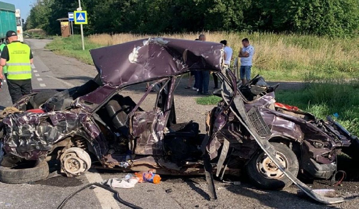  У потрійній аварії на Львівщині загинули водій та пасажир ВАЗу