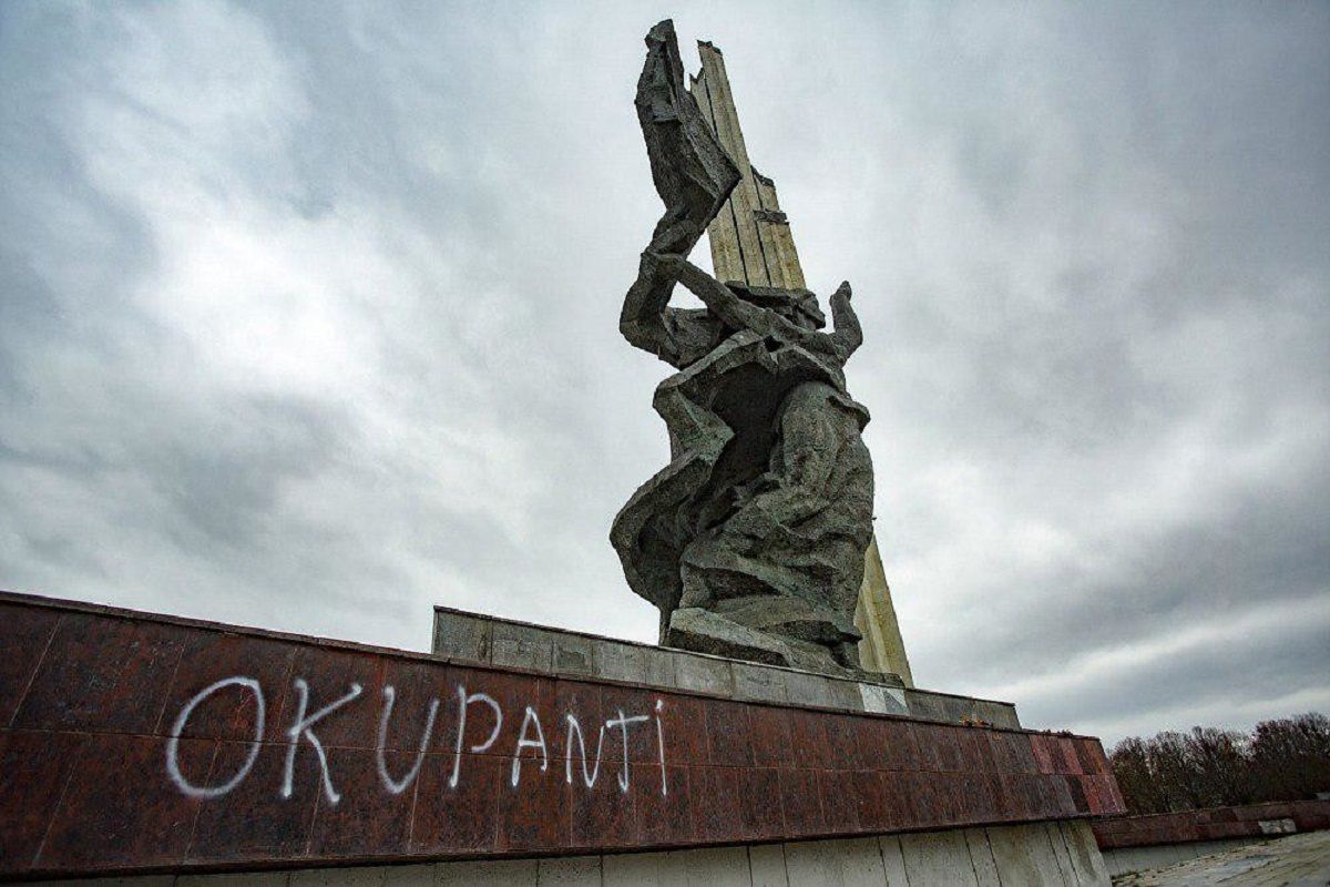 У Ризі остаточно знесли меморіал радянським «визволителям»