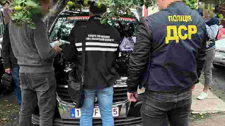 На Львівщині викрили злочинну групу, що торгувала автомобілями для ЗСУ