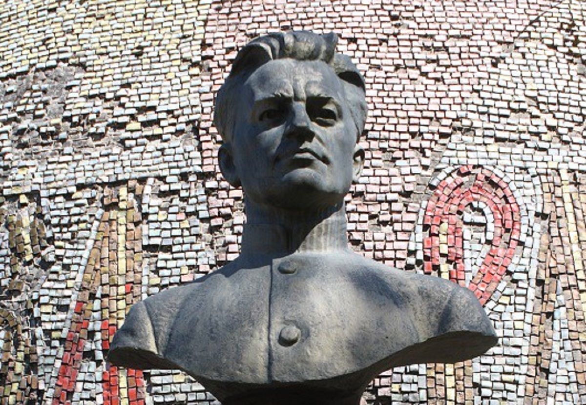 Міська влада Славути відмовилася зносити погруддя співробітника НКВД