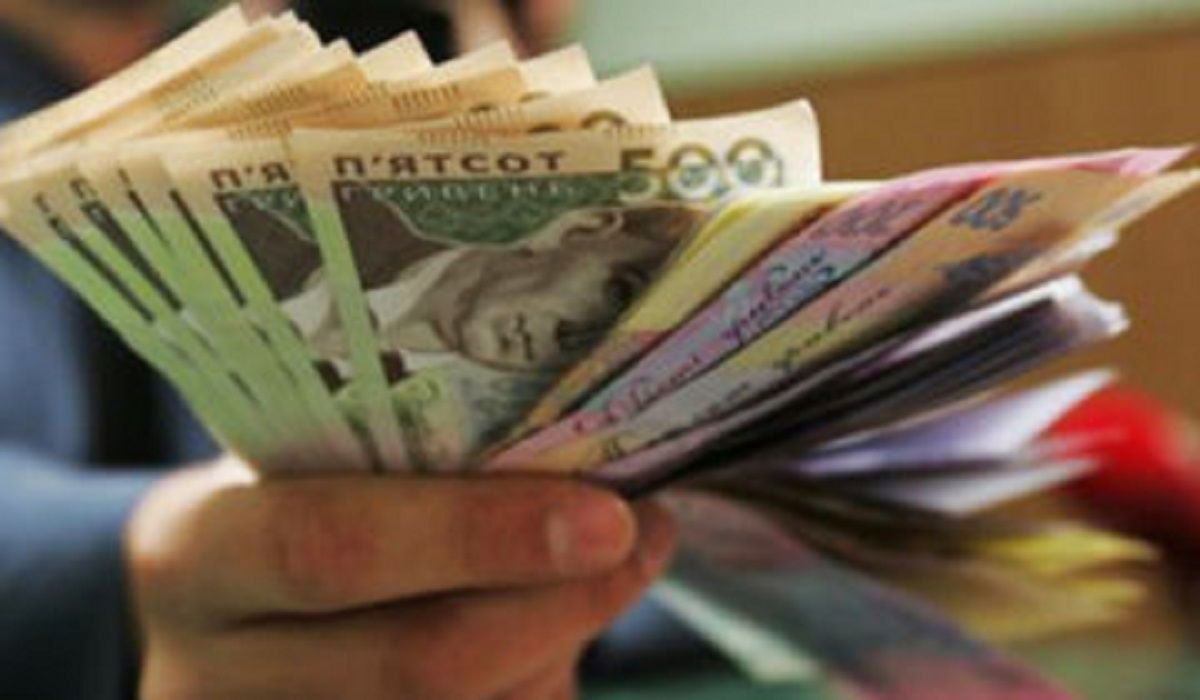 58-річну жінку підозрюють у викраденні понад 1,9 млн грн зі сховища банку 