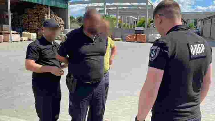 Поліцейського з Сарн оштрафували на 17 тис. грн за хабар від призовника
