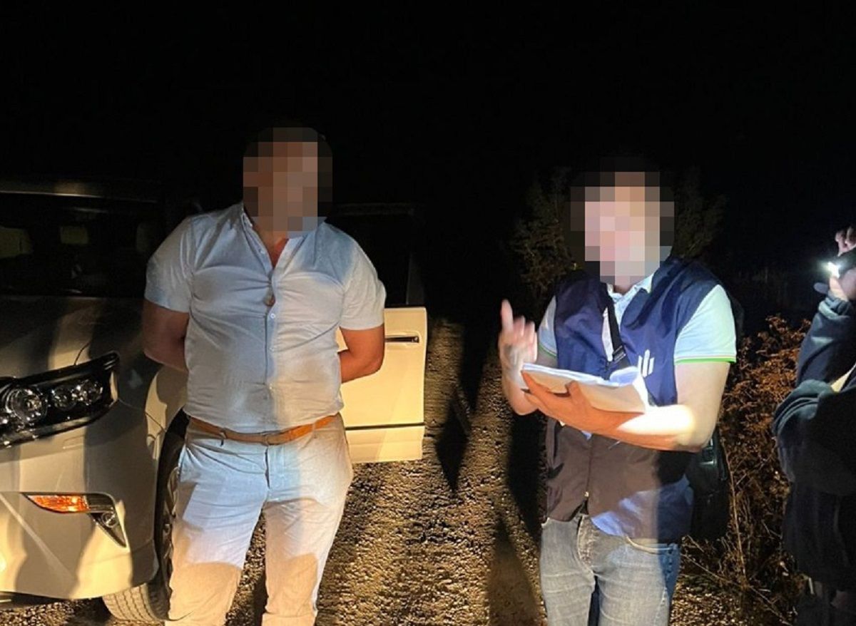 ДБР оприлюднило деталі затримання заступника начальника тернопільської податкової