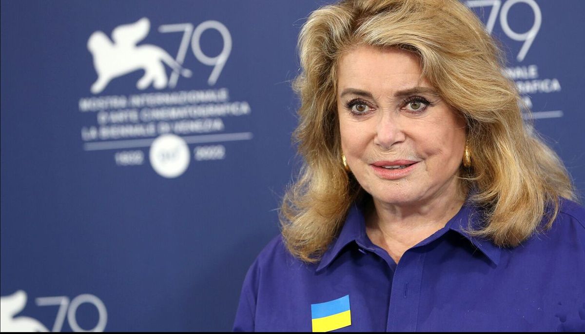 Катрін Деньов підтримала Україну  на відкритті фестивалю у Венеції