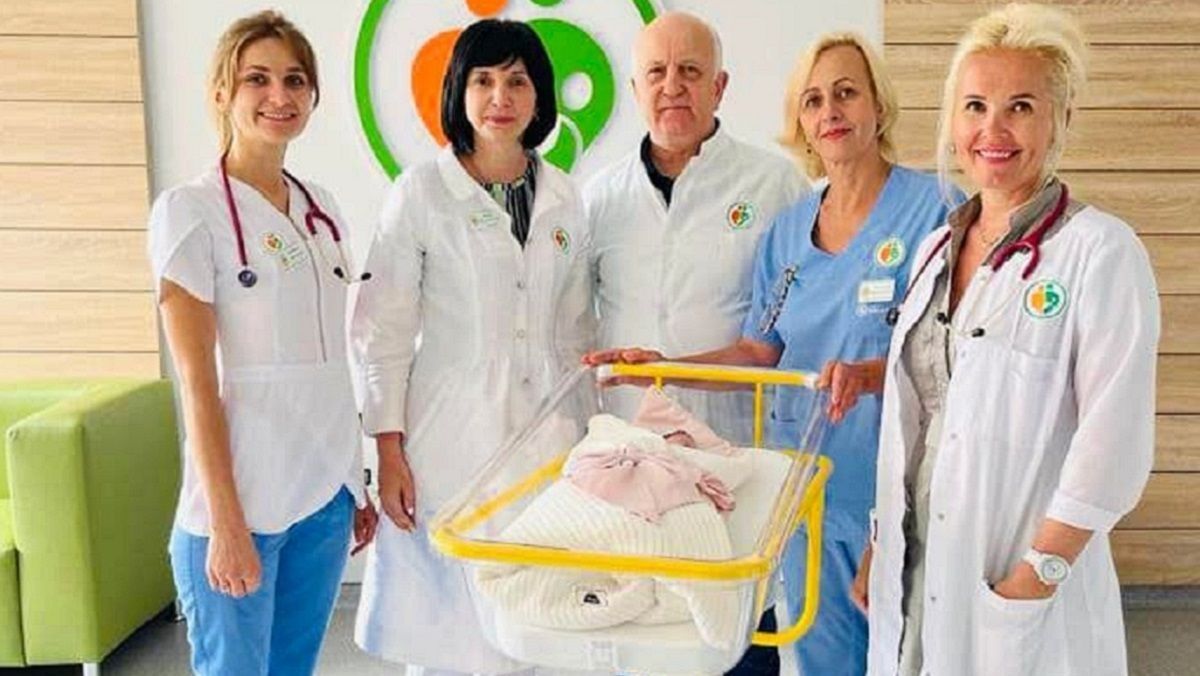 Львівські неонатологи виходили немовля з вагою 660 г
