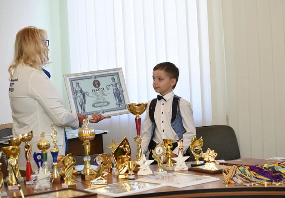 Рівненський школяр встановив рекорд з кількості отриманих нагород