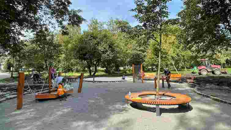 У парку 700-річчя Львова облаштували дитячий майданчик