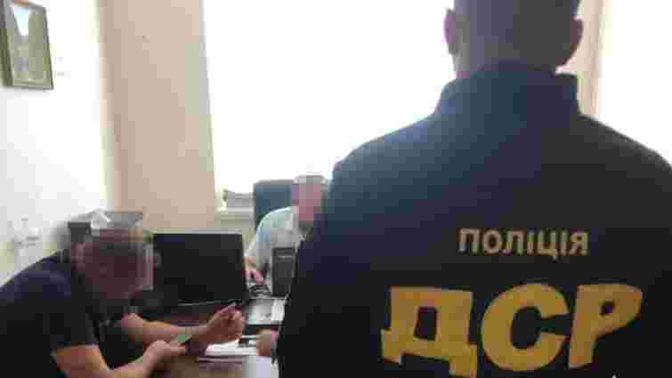 Інспектора Укртрансбезпеки затримали в Ужгороді за хабарі з водіїв