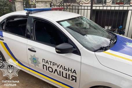 Нетверезий чоловік у Львові кинув дві гранати у поліцейську машину