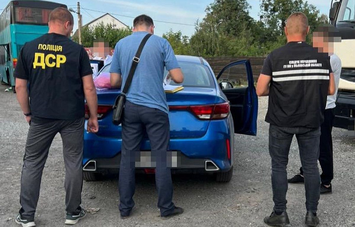 На Львівщині поліція затримала перевізників, які крали товар під час доставки