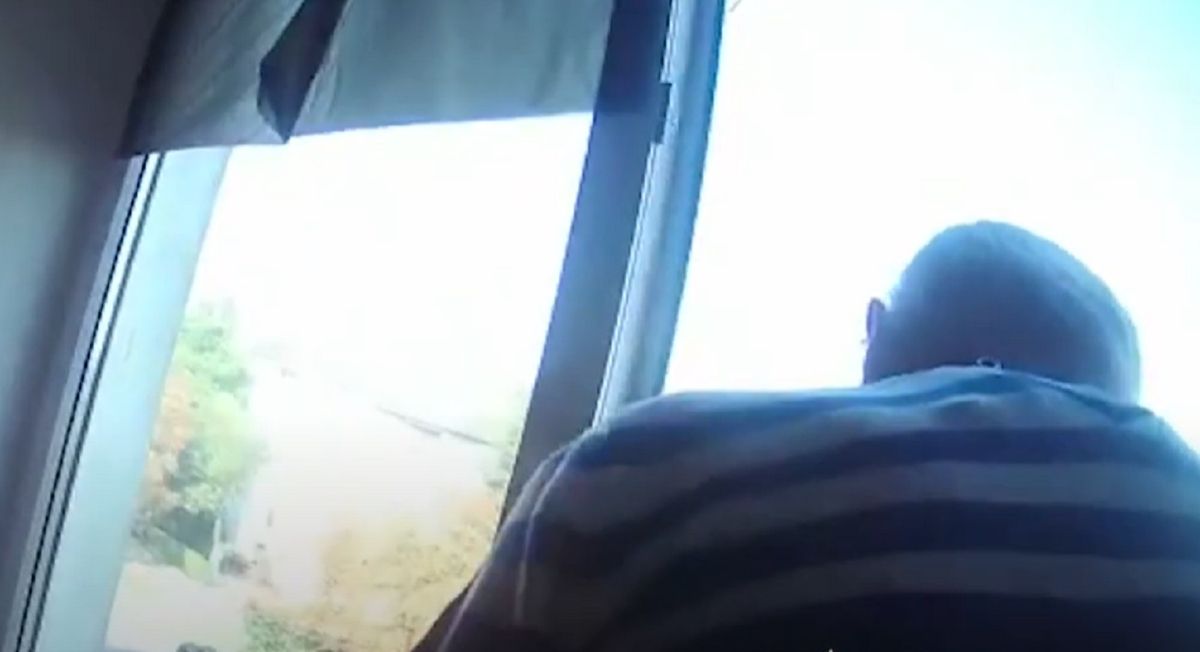 92-річний чоловік намагався вистрибнути з п'ятого поверху у Тернополі