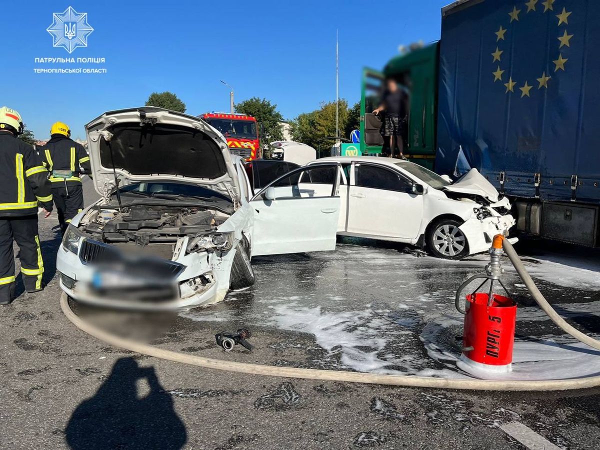 Четверо людей постраждали внаслідок ДТП з вантажівкою на виїзді з Тернополя
