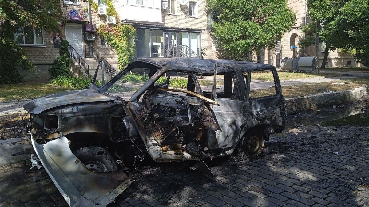 У центрі окупованого Бердянська підірвали машину колаборанта