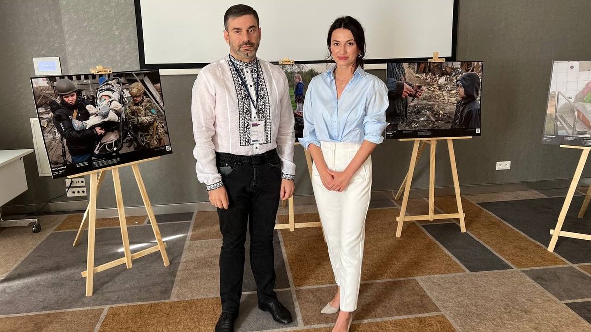 Львівський фонд «Рідні» організував фотовиставку про війну у Варшаві