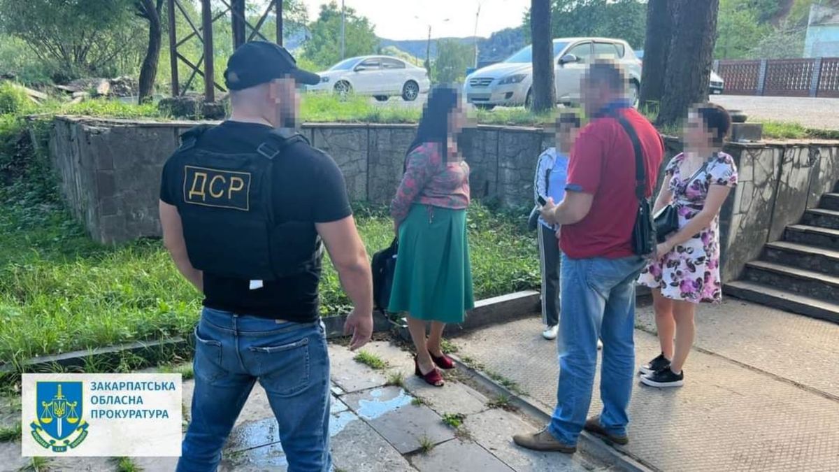 Директорку вишу із Закарпаття затримали на хабарі у 700 доларів