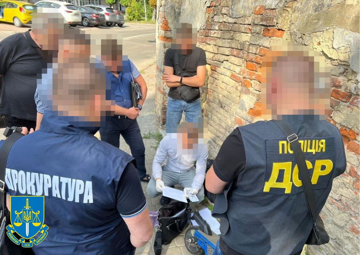 У Львові на хабарі затримали 28-річного директора благодійного фонду 