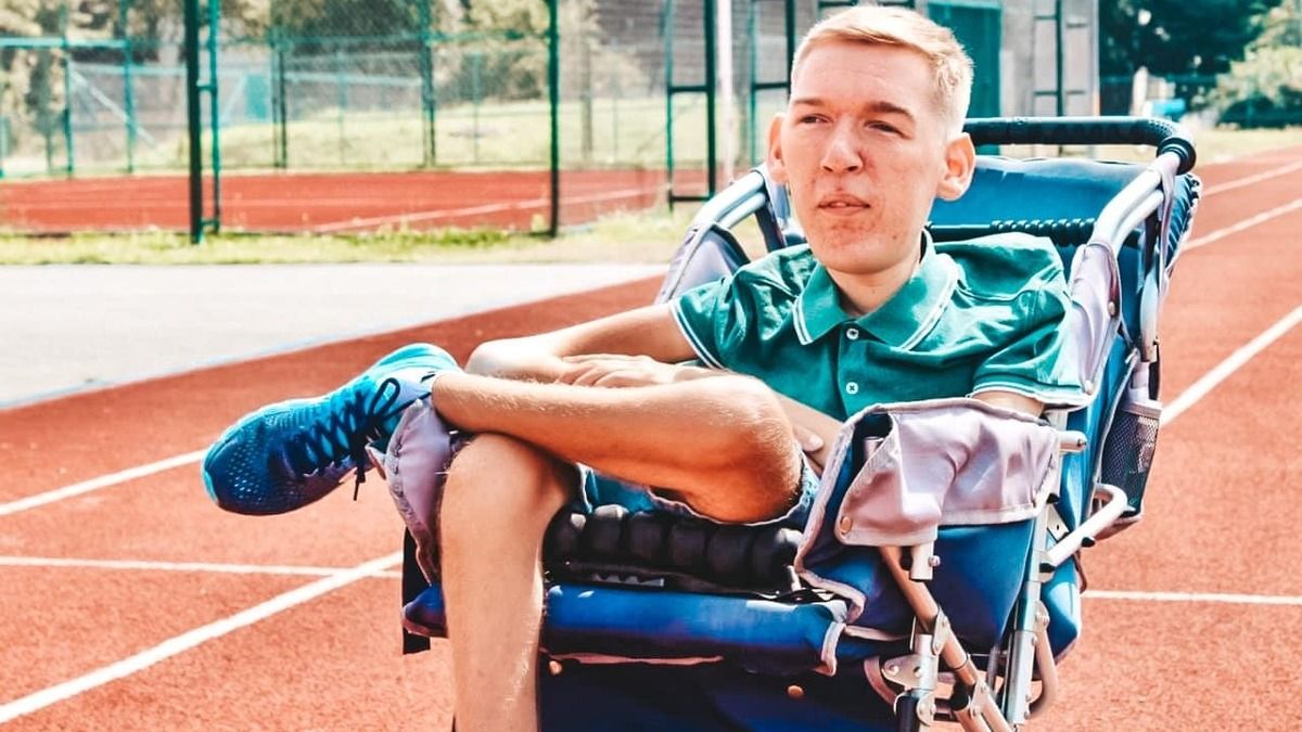 28-річний львів’янин зі СМА потребує грошей на підтримуюче лікування