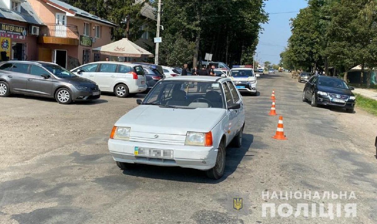У Новому Калинові автомобіль збив школяра, який перебігав дорогу 