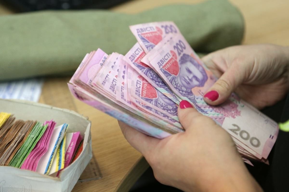 Мінімальну зарплату у 2023 році в Україні  підвищувати не планують 