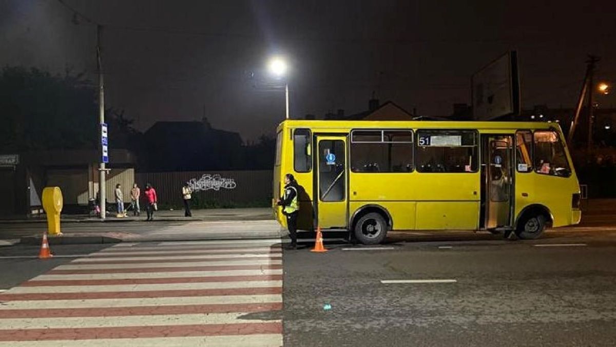 Водій львівської маршрутки важко травмував пенсіонерку
