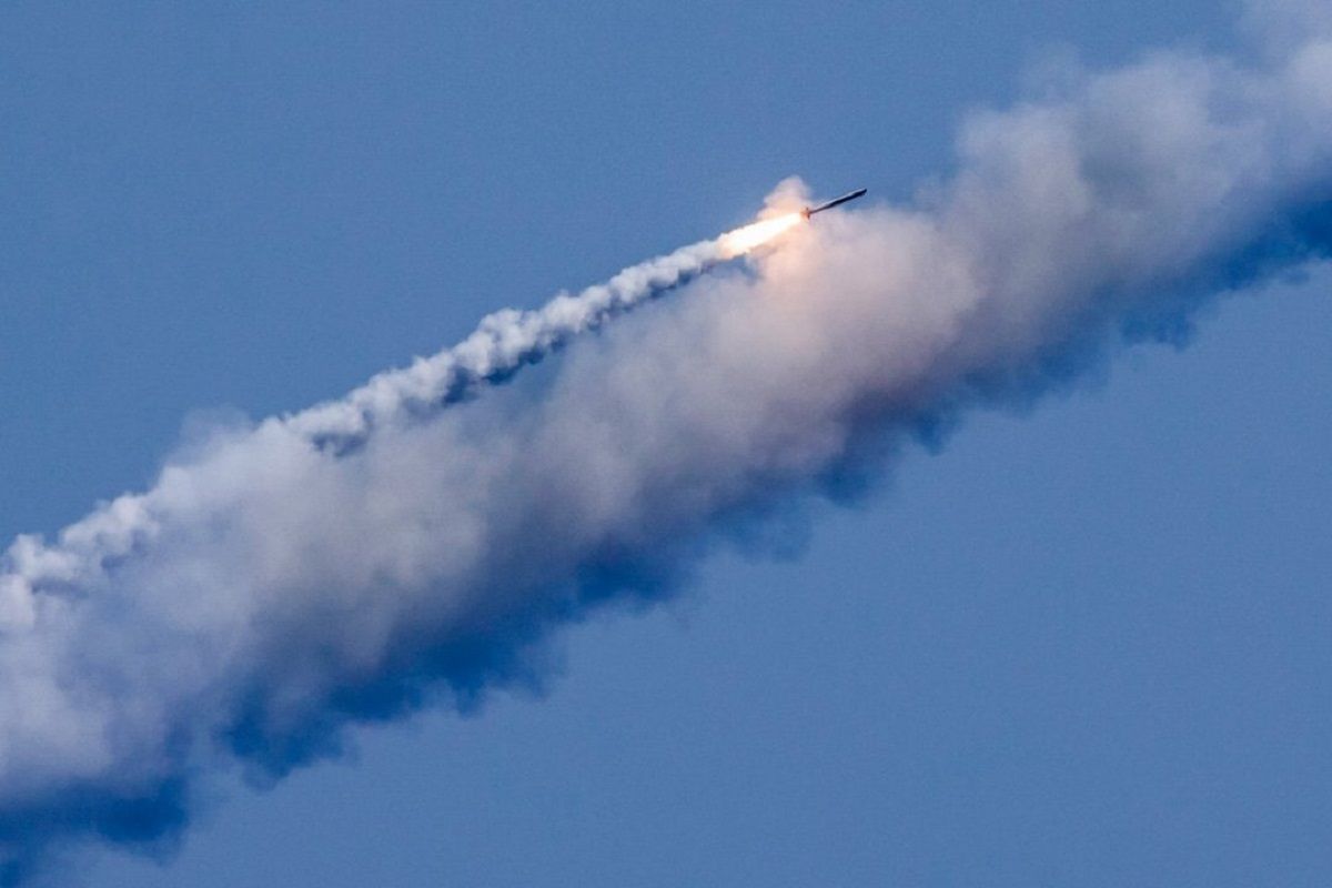 Росіяни ракетними ударами знеструмили кілька українських областей