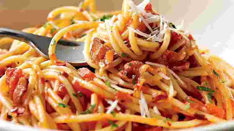 Спагетті з помідорами та шпондером. Рецепт дня
