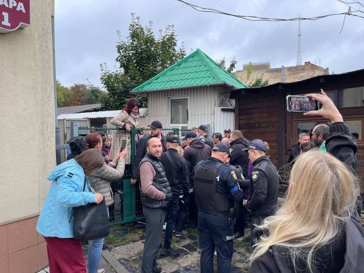 У центрі Львова незаконно перекрили одну з вулиць