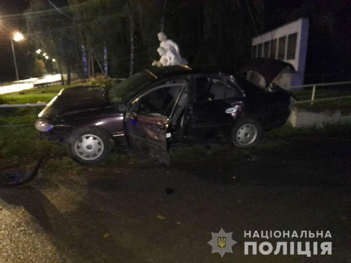 На Вінниччині автомобіль на смерть збив двох молодих пішоходів
