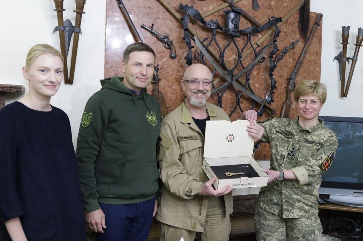 Україна отримала від Естонії сучасний мобільний шпиталь для ЗСУ