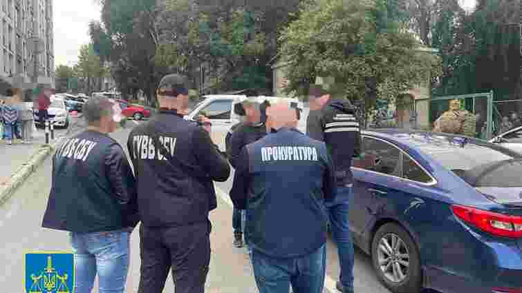 У Львові затримали громадського активіста на хабарі у 10 тис. доларів