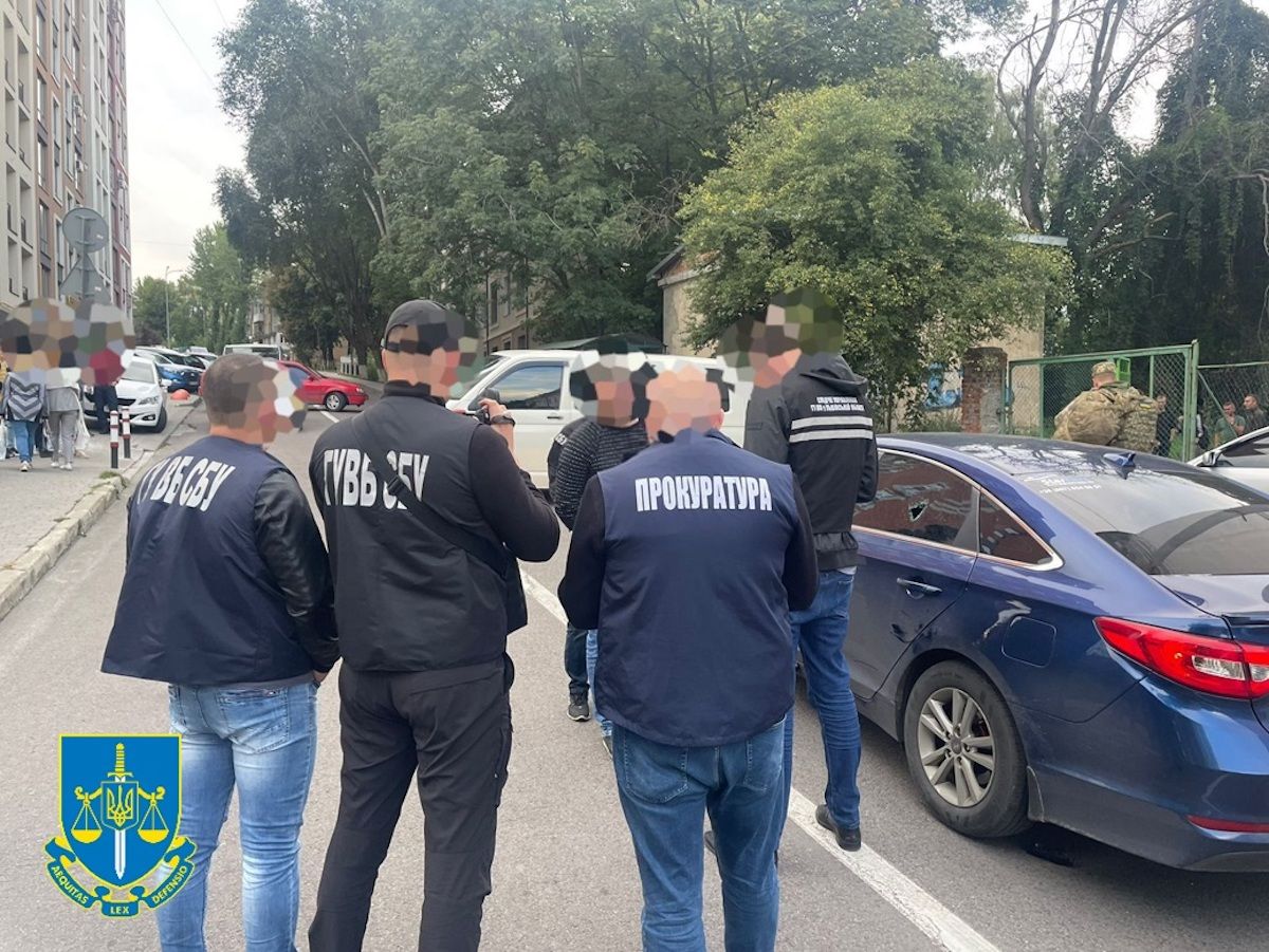 У Львові затримали громадського активіста на хабарі у 10 тис. доларів