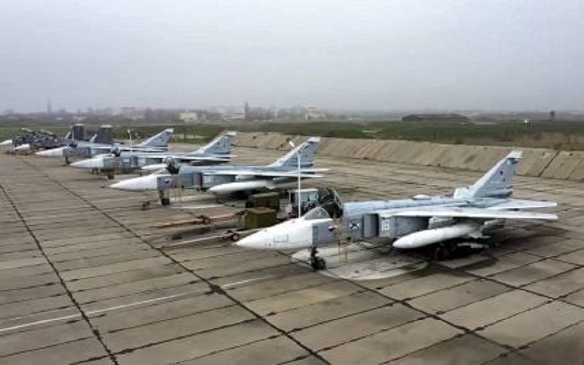 Біля українських кордонів Росія тримає майже 800 літаків і вертольотів
